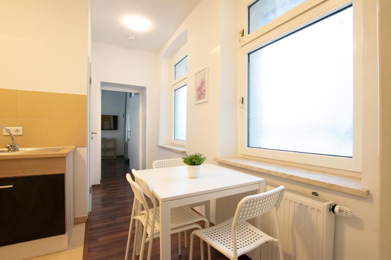 Raj Living - 1 Or 4 Room Apartments - 15 Min To Messe Dus - 10 Min Old Town Dus Düsseldorf Exterior foto