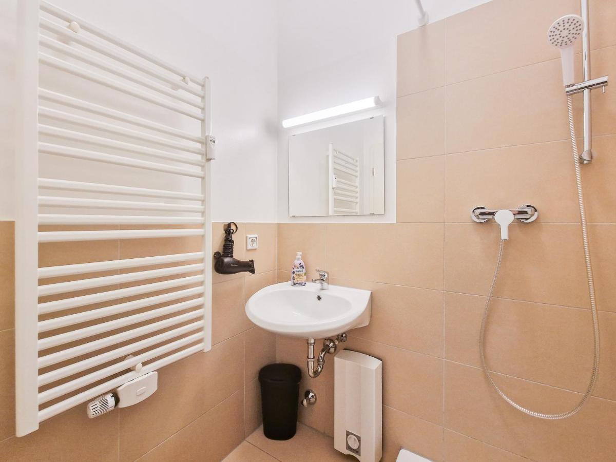 Raj Living - 1 Or 4 Room Apartments - 15 Min To Messe Dus - 10 Min Old Town Dus Düsseldorf Exterior foto